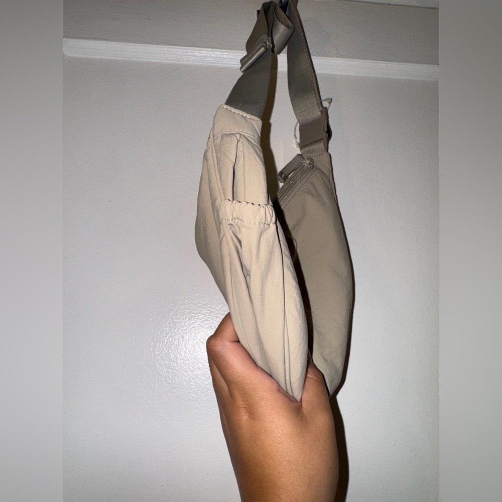 Uniqlo Round Crossbody Bag - Picture 2 of 2